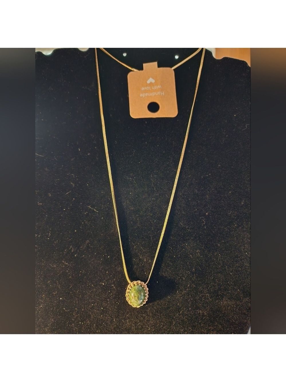 STUNNING Handmade Green Stone Pendant Necklace on Gold-Tone Chain